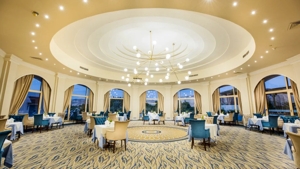 الفندق بيراميزا ايزيس ايلاند ريزورت - أسوان